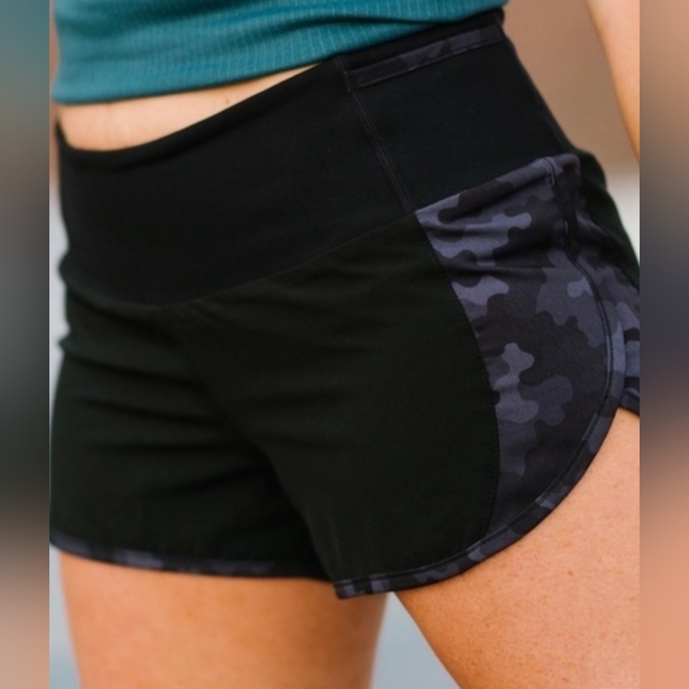 Zyia Black Camo 5 star Shorts Medium